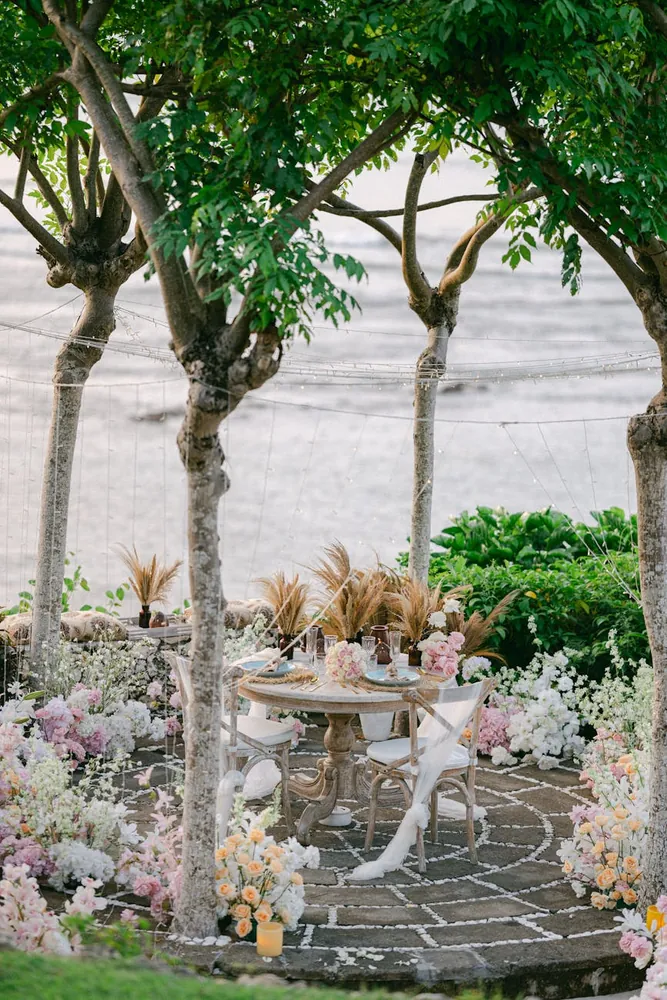 A Guide to Organizing Exquisite Picnics in Scenic Settings